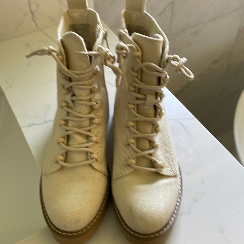 7 1/2 Universal Thread ivory canvas boots